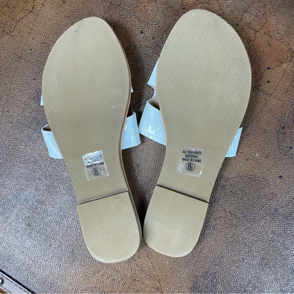 CityClassified Flip Flop White Slips-On Sandals. SZ:8.5 - Picture 7 of 7